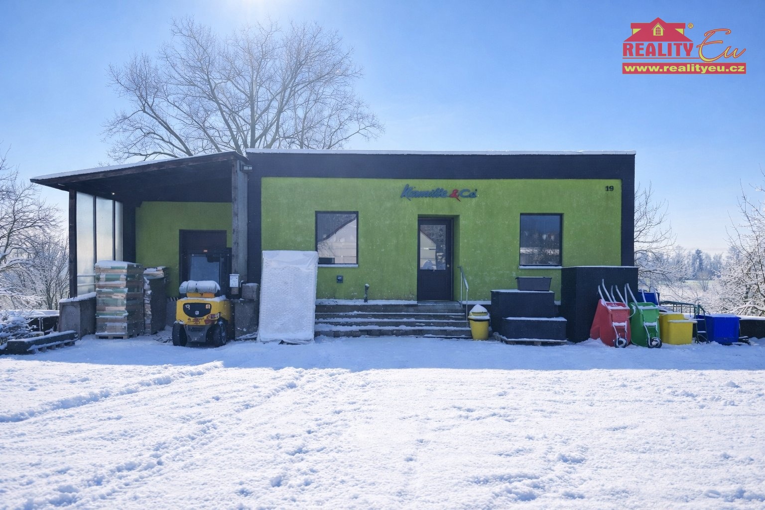 Prodej komerčního objektu s pozemkem k výstavbě v Jaroměři - Jezbinách