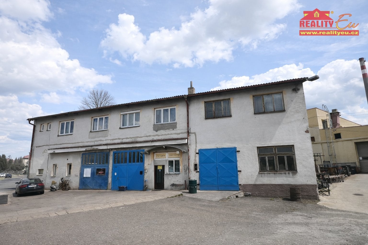Prodej autoservisu s bytem 5+1 a terasou v Dobrušce