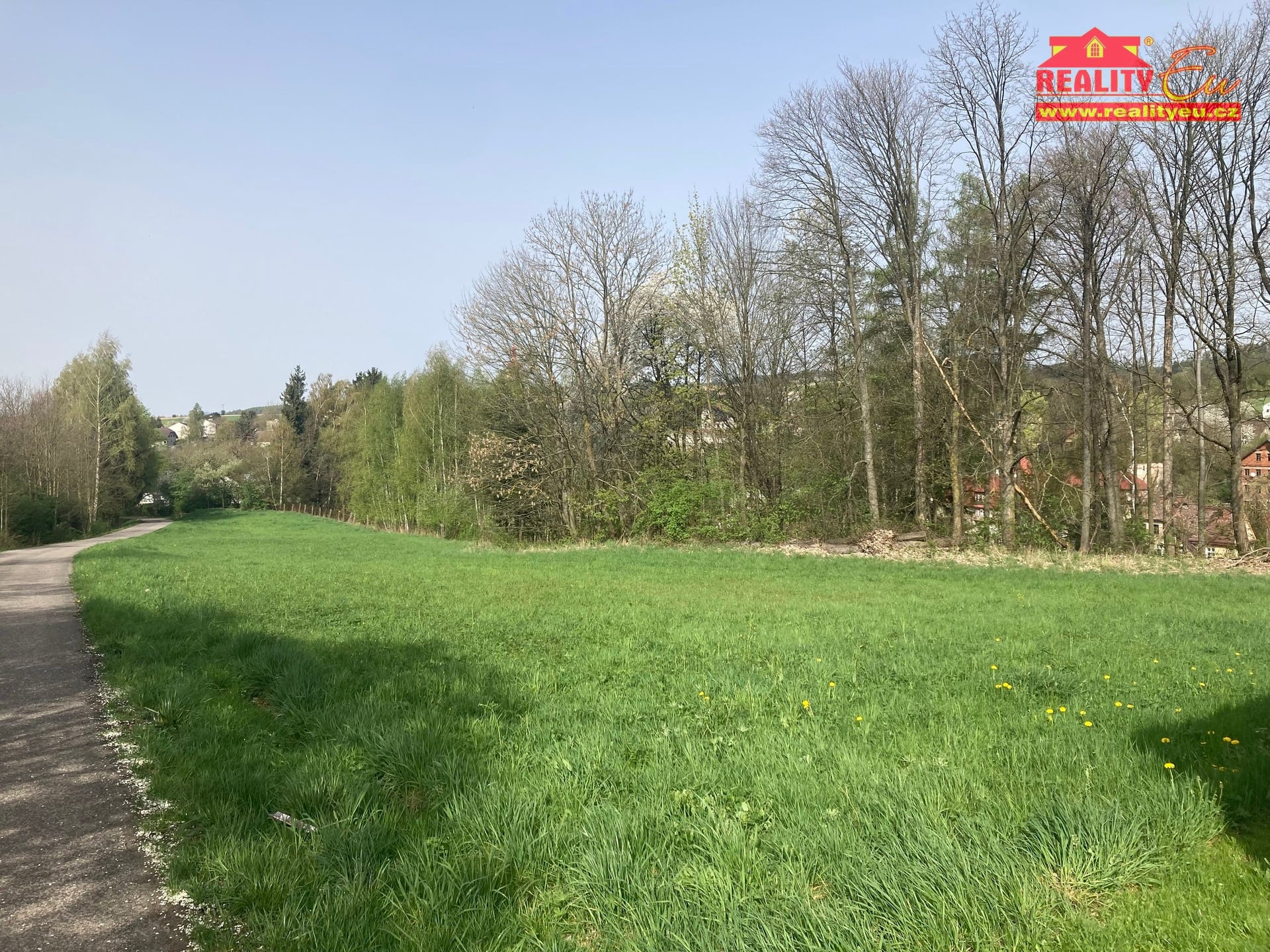Prodej slunného pozemku v Chvalkovicích