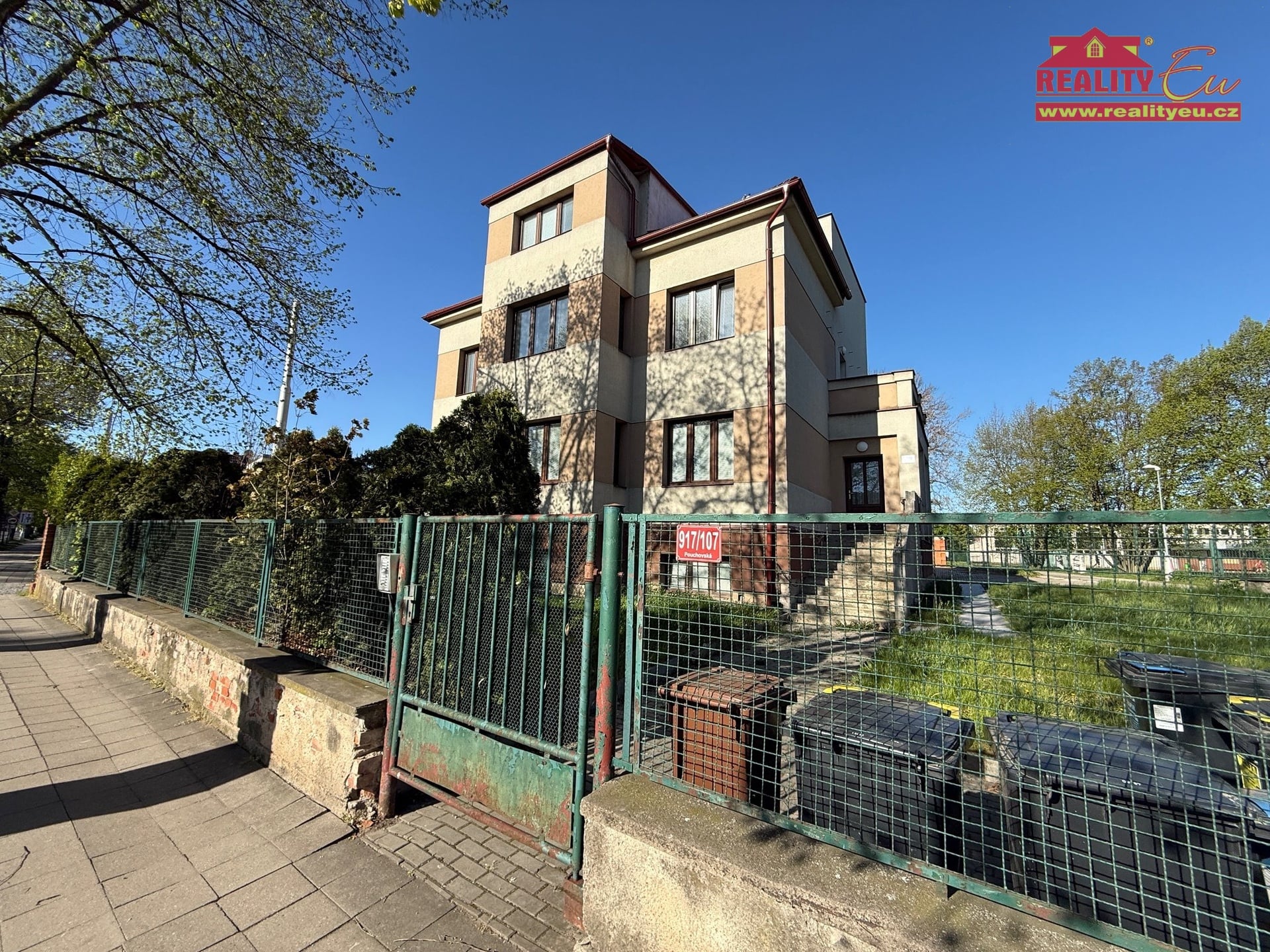Prodej činžovního domu 7 jednotek 460 m², s parkováním  Hradec Králové, Pouchovská ul.