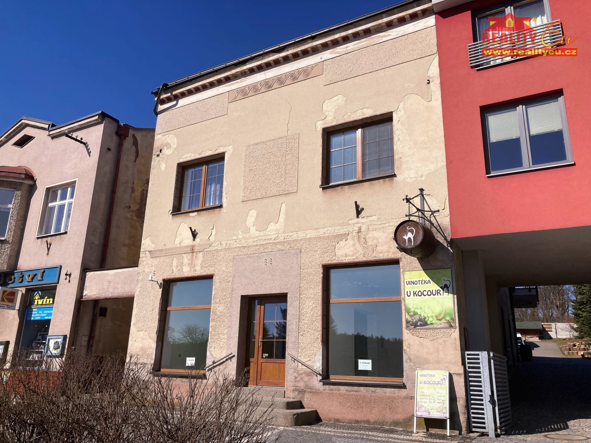 Pronájem komerčních prostor v centru Červeného Kostelce